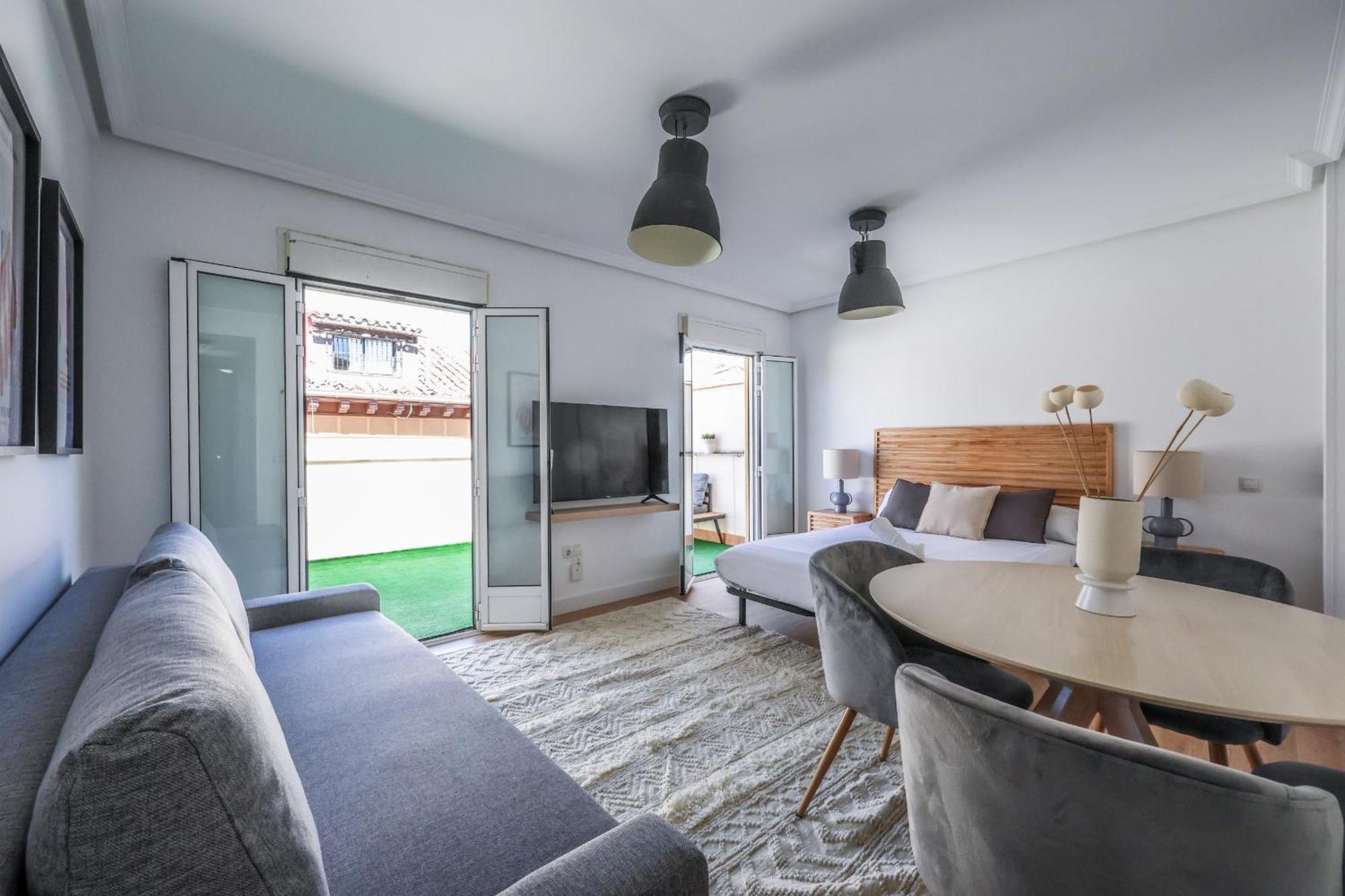 Atico Reformado Con Terraza En Lavapies Apartamento Madri Exterior foto